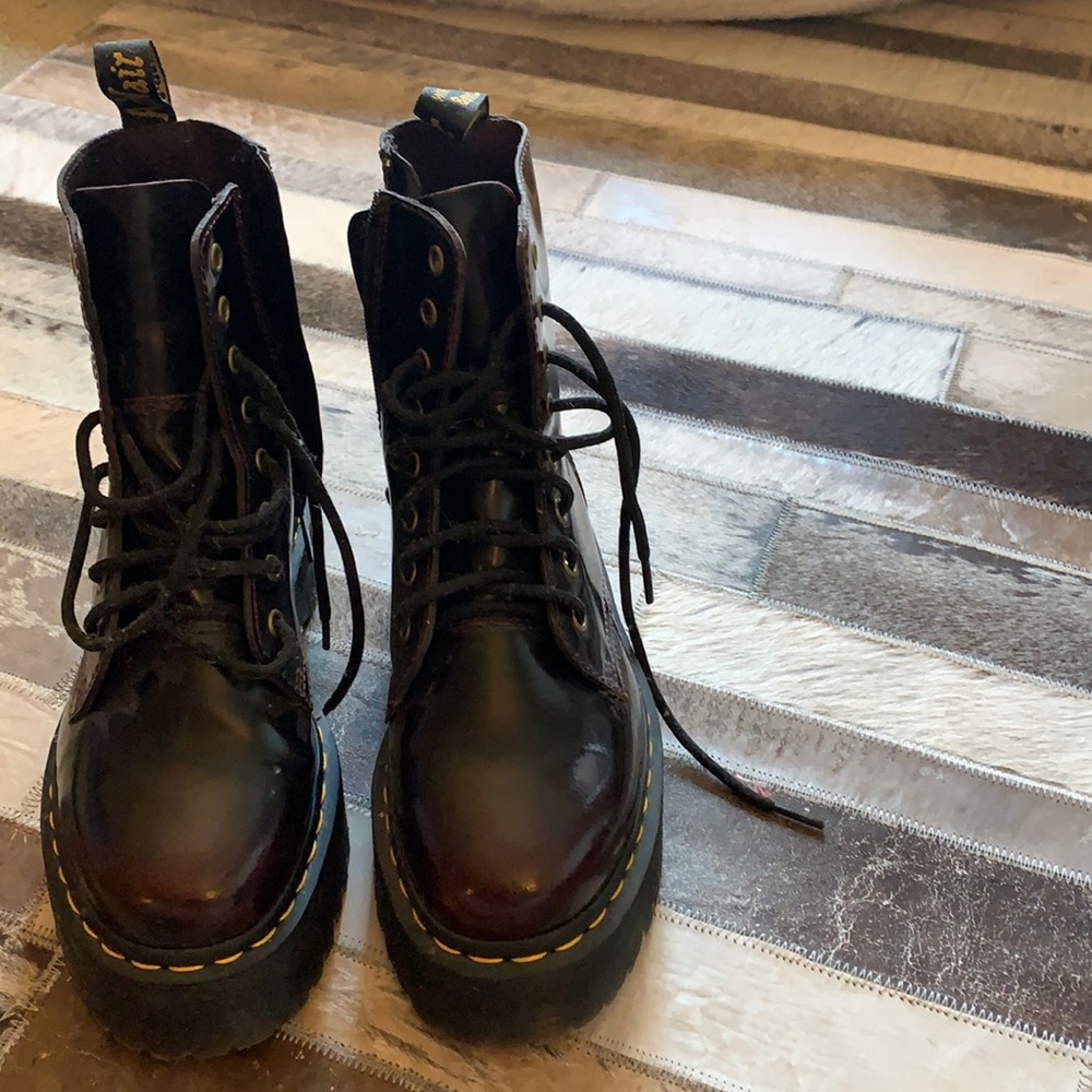 BRAND NEW! Worn ONCE - Doc Martens Jadon Boot